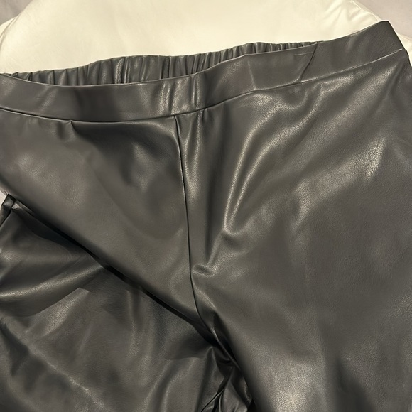 Black vegan “leather” pants - Picture 4 of 4